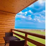 بيت للعطل Woodvillage On The Blacksea كوستِنيست